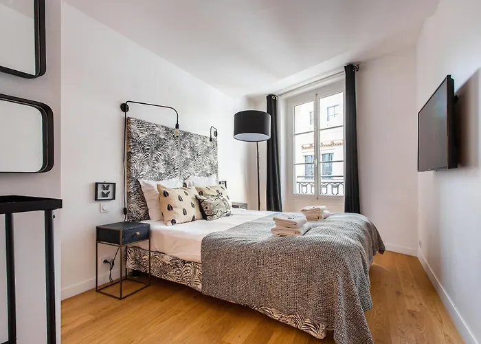 My - Champs Elysees Apartment *